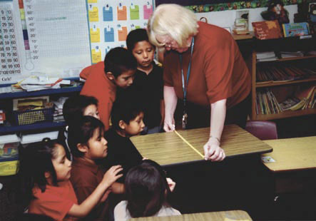 Algodones Elementary School teacher Bobbie Stratton shows her class at how to read a tape measure.